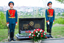 В Волгограде на Мамаевом кургане установили памятник погибшим воинам из Татарстана