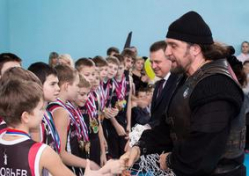 Александр «Хирург» Залдостанов поздравил волгоградских школьников-баскетболистов