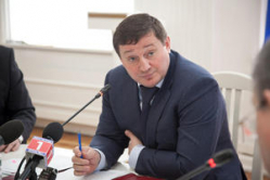 Волгоградский губернатор снизил себе зарплату на 10%