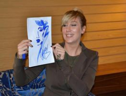 В Волгограде певица Ингрид нарисовала свой портрет