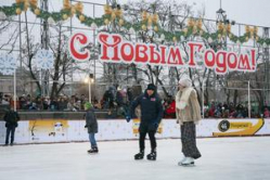В Волгограде открыли каток и зажгли огни на новогодней елке