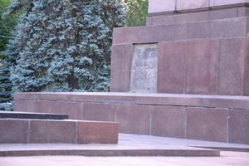 Обелиск в центре Волгограда должны починить по суду