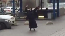 В Москве задержали у метро женщину в хиджабе с отрезанной головой ребенка
