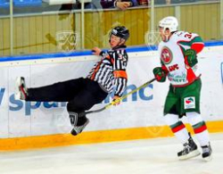 Хоккеист Дмитрий Обухов дисквалифицирован за подножку судье