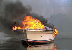 На территории яхт-клуба в Волгограде сгорели два катера
