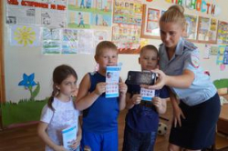 Волгоградские полицейские научили школьников делать безопасные селфи