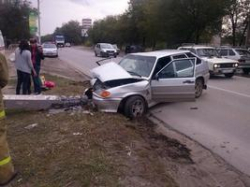 В Волгограде  «ВАЗ» врезался в столб