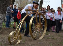 В Волгограде появился памятник велосипеду