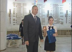 Волгоградские школьники получили паспорта из рук главы города