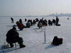 В Волгограде рыбаки готовят снасти