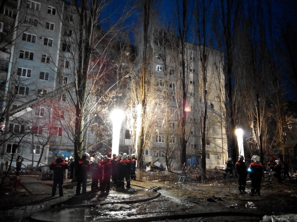 Разбор завалов на месте взрыва в Волгограде