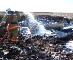 На месте падения СУ-24МР образовалась горящая воронка