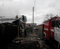 В Волгограде пожарные вывели из огня семью с двумя детьми