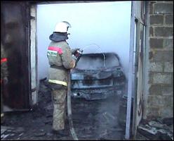 В Волгограде  иномарка сгорела в автомастерской