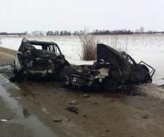 На трассе «Волгоград – Москва» столкнулись и сгорели две иномарки