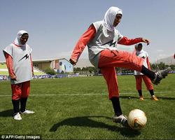 Игроки женской сборной Ирана по футболу оказались мужчинами